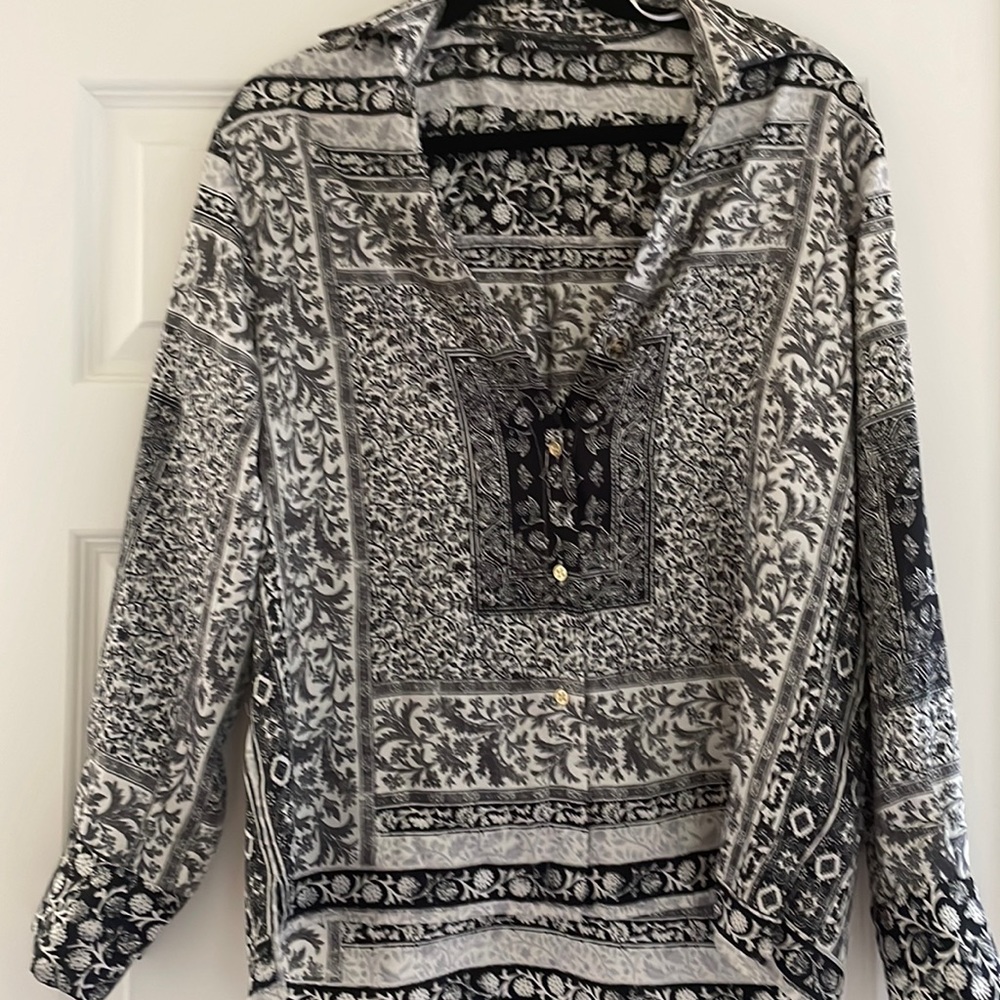 Blouse for any season and occasion.